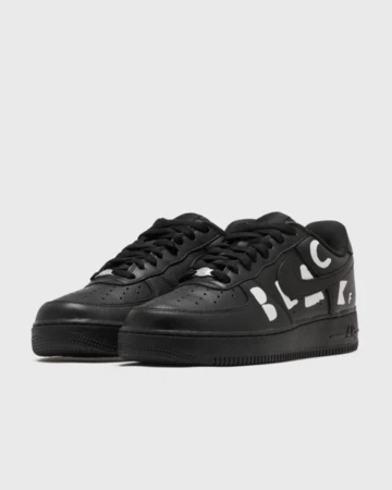 CDG x Nike Air Force 1 Black schräg