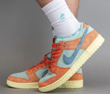 Nike SB Dunk Low Noise Aqua