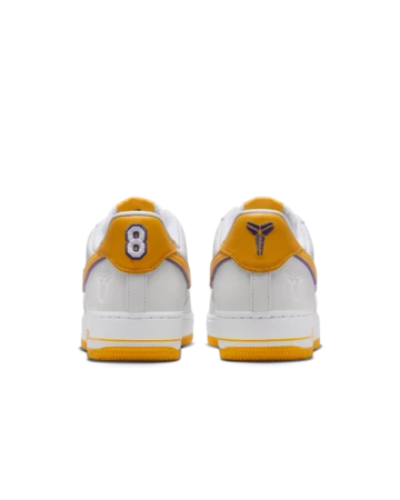 Kobe Bryant x Nike Air Force 1 Low Varsity Maize von hinten