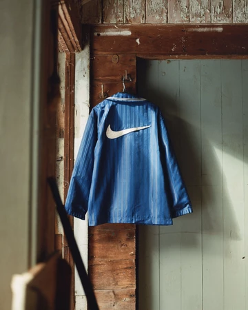 Eine Jacke aus der Bode x Nike Kollektion