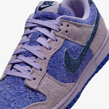 Nike Dunk Low Hydrangeas Upper Details