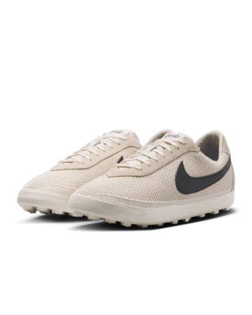 Der Bode Nike Astro Grabber Light Cream von schräg außen