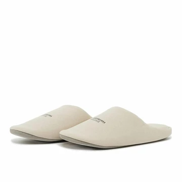 Solebox x Lufthansa Travel Kit