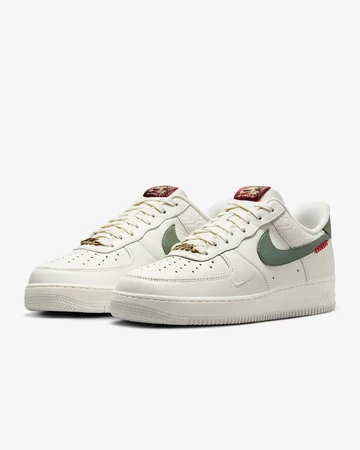 Nike Air Force 1 Low Year of the Snake schräg