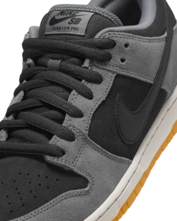 Nike SB Dunk Low Dark Smoke Grey Detailbild