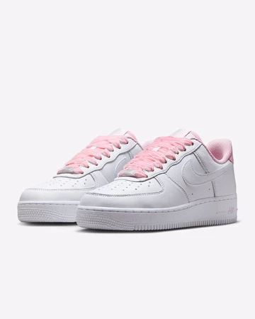 Nike Air Force 1 Pink Paar seitlich
