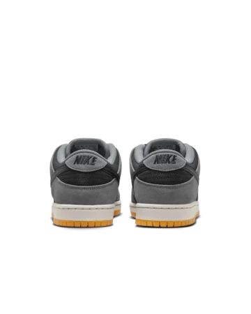 Nike SB Dunk Low Dark Smoke Grey von hinten