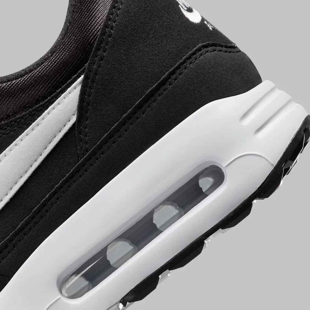 Air max vision black and white deals