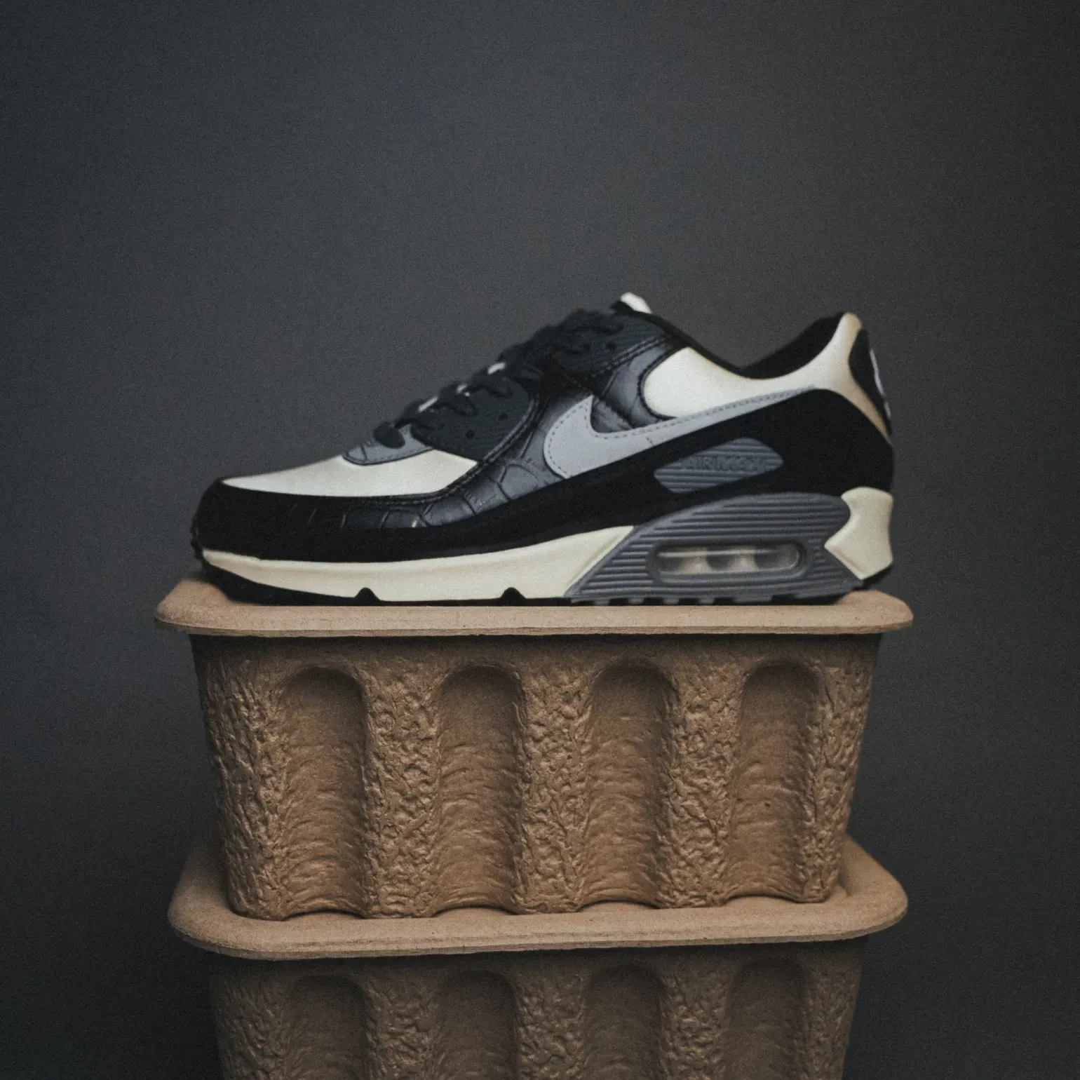 Nike Air Max 90 Smoke Grey Crocodile IO4468-100 | Dead Stock display picture 2