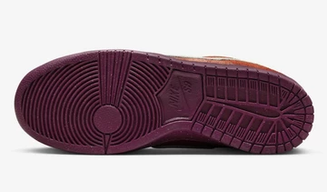 Nike SB Dunk Low Mystic Red