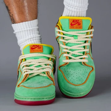 Nike SB Dunk Low Tourmaline - BHM 2025 Paar frontal