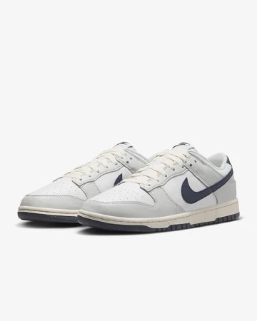 Der Dunk Low Next Nature Photon Dust Obsidian von schräg außen