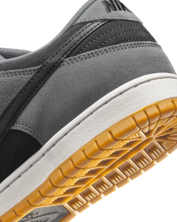 Nike SB Dunk Low Dark Smoke Grey Detailbild