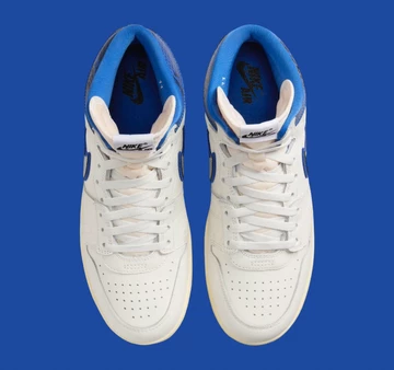 Awake NY x Jordan Air Ship Game Royal von oben