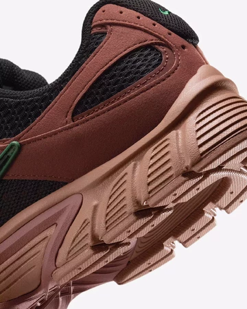 Nike V5 RNR Brown Ferse Details