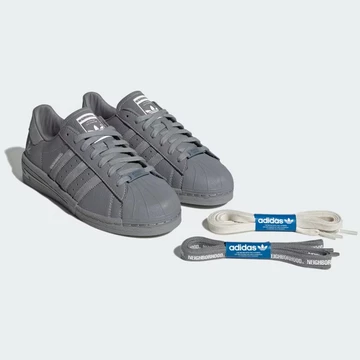 Neighborhood adidas Superstar Cement Grey Paar von schräg oben