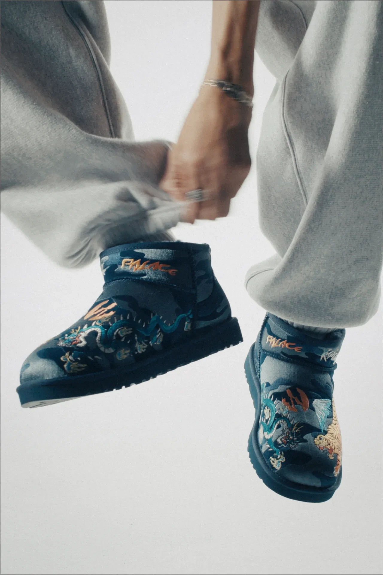 靴 UGG X PALACE ULTRA MINI BOOTS 27CM Size 9 - Palace x UGG Mini Classic Ultra Mini Boot Chestnut