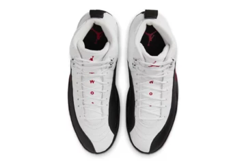 Jordan 12 Retro Red Taxi Paar von oben