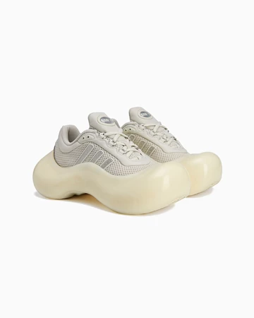 AVAVAV x adidas Moonrubber White Paar seitlich