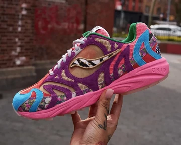 Jae Tips Saucony Grid Azura 2000 In Hand