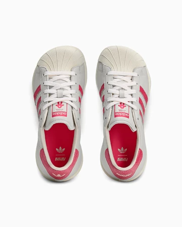 AVAVAV x adidas Superstar Modified White Paar von oben