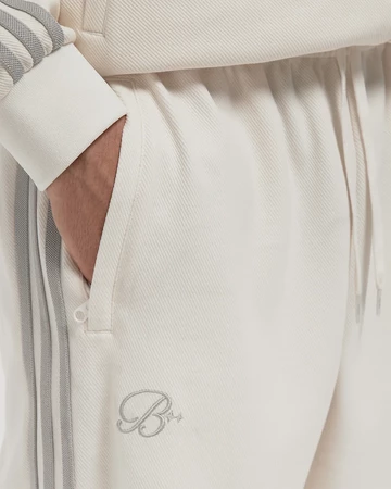BSTN x adidas Apparel Collection All Day Hose weiß Details