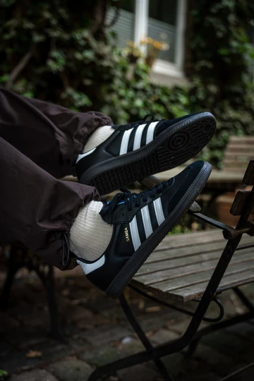 adidas Samba OG Core Black am Fuß nahaufnahme