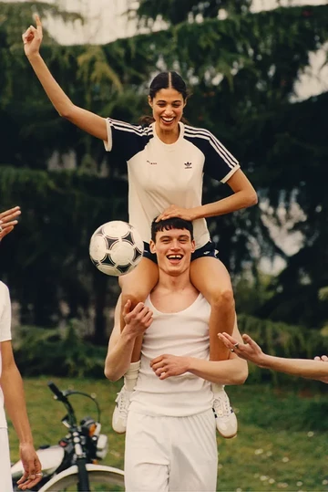 Sporty & Rich adidas Samba OG White Lookbook Zwei Models