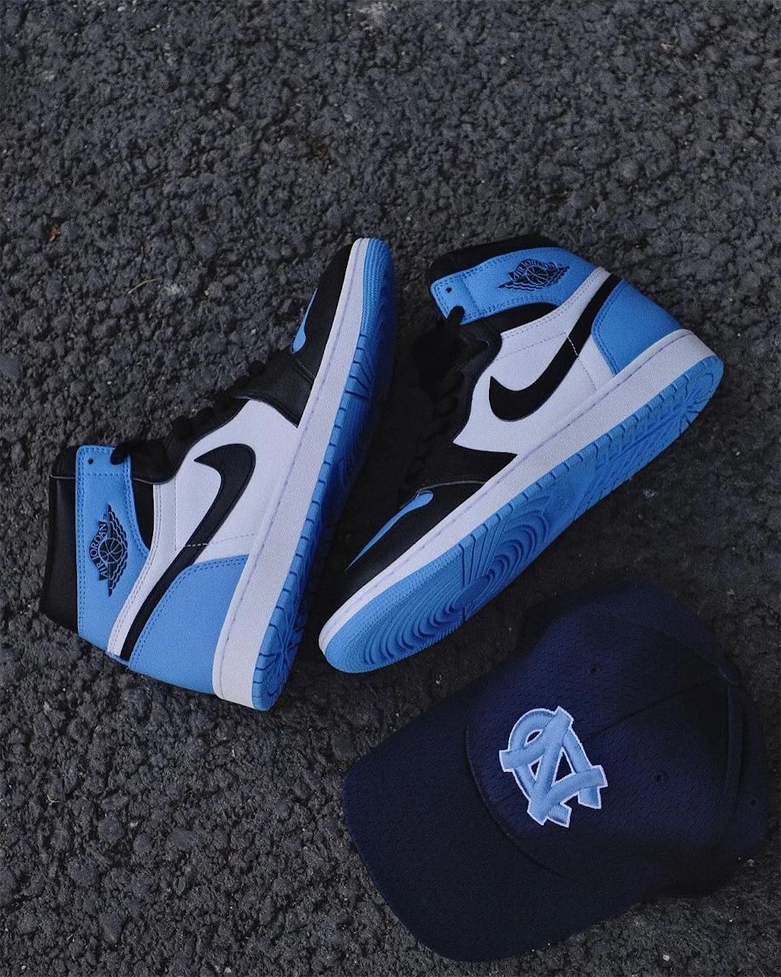 AIR JORDAN 1 Retro HIGH OG 'University Blue' - 555088-134