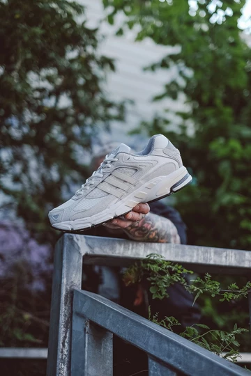 adidas Response CL Crystal White SEITE