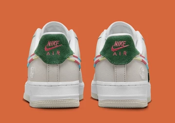 Air Force 1 Low All Petals United vonn hinten