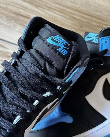 Jordan 1 High OG University Blue - Zunge