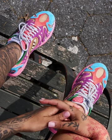 Jae Tips Saucony Grid Azura 2000 On Feet zunge