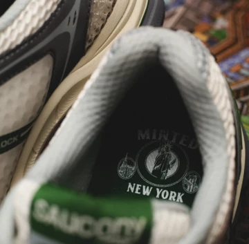 Minted NY Saucony ProGrid Triumph 4 Detail Logo