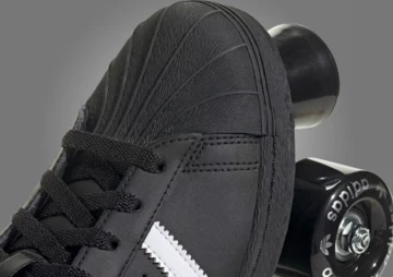 adidas Superstar Roller Skates Black am Fuß Detailbild