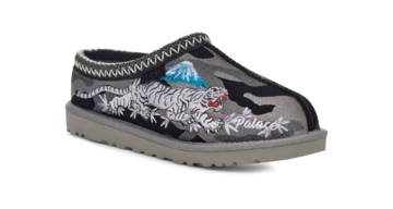 Palace x UGG Tasman Slipper Tiger Pack schräg frontal