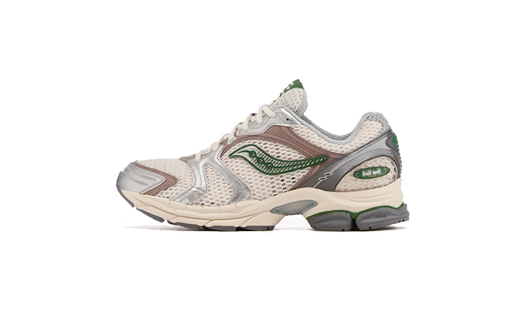 Minted NY Saucony ProGrid Triumph Titelbild auf weißem Hintergrund