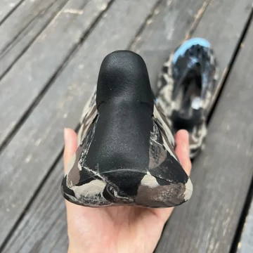 adidas Yeezy Foam Runner MX Azure In Hand Ferse