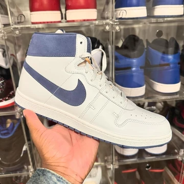 Nike Air Ship Diffused Blue - in der Hand