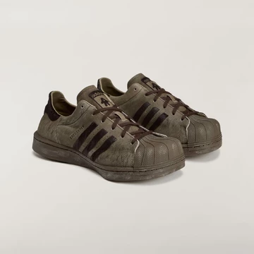 AVAVAV x adidas SST Dark Brown schräg