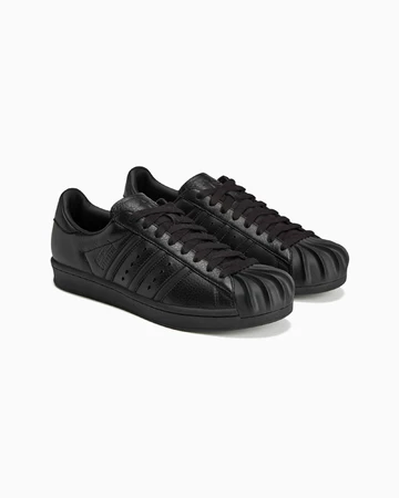 Thug Club x adidas Superstar Vintage Black Paar seitlich