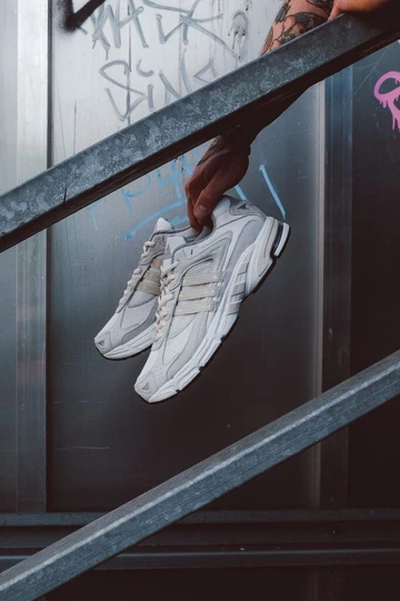 adidas Response CL Crystal White HANDBILD