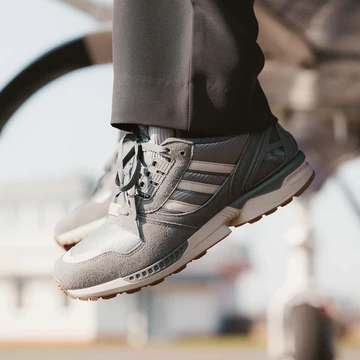 Asphaltgold x adidas ZX 8000 Grey Three Mood Außenseite