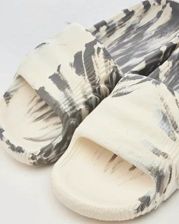 adidas adilette 22 Grey Three Detail Paar