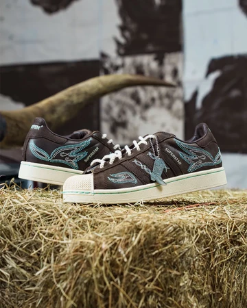 Active Athlete x adidas Superstar Lone Star Reppin Paar seitlich 2