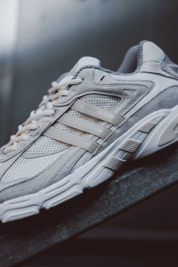 adidas Response CL Crystal White DETAIL MITTE