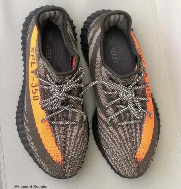 adidas Yeezy 350 V2 Carbon Beluga Paar Zunge