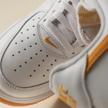 Air Force 1 Low Waterproof Yellow Detail Motion