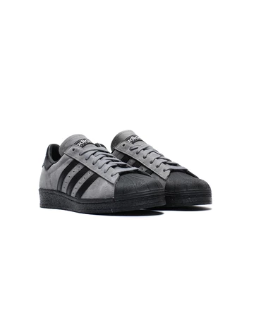 adidas Superstar 82 Core Black Pack Schwarz Paar schräg vorne