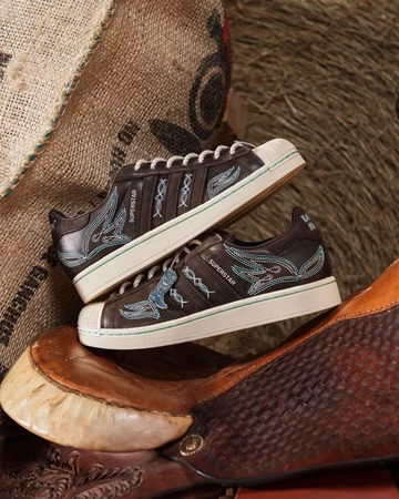 Active Athlete x adidas Superstar Lone Star Reppin Außenseiten